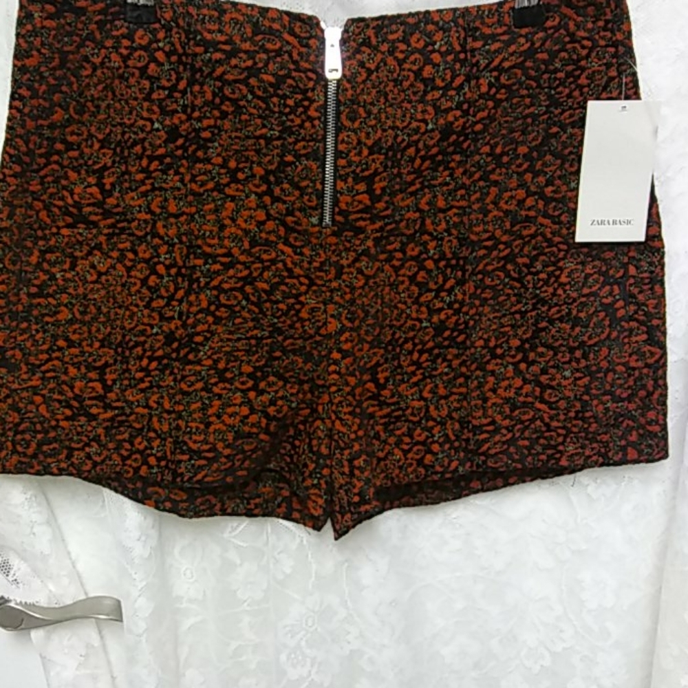 Zara basic floral textured shorts
